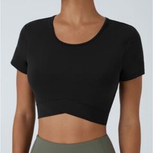 Halara SoftlyZero™ Plush Crossover Hem Cropped Sports Top